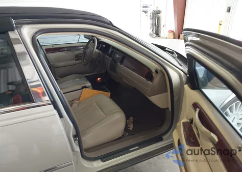 2005 Lincoln Town Car Signature from USA, damaged, VIN 1LNHM81W55Y611266